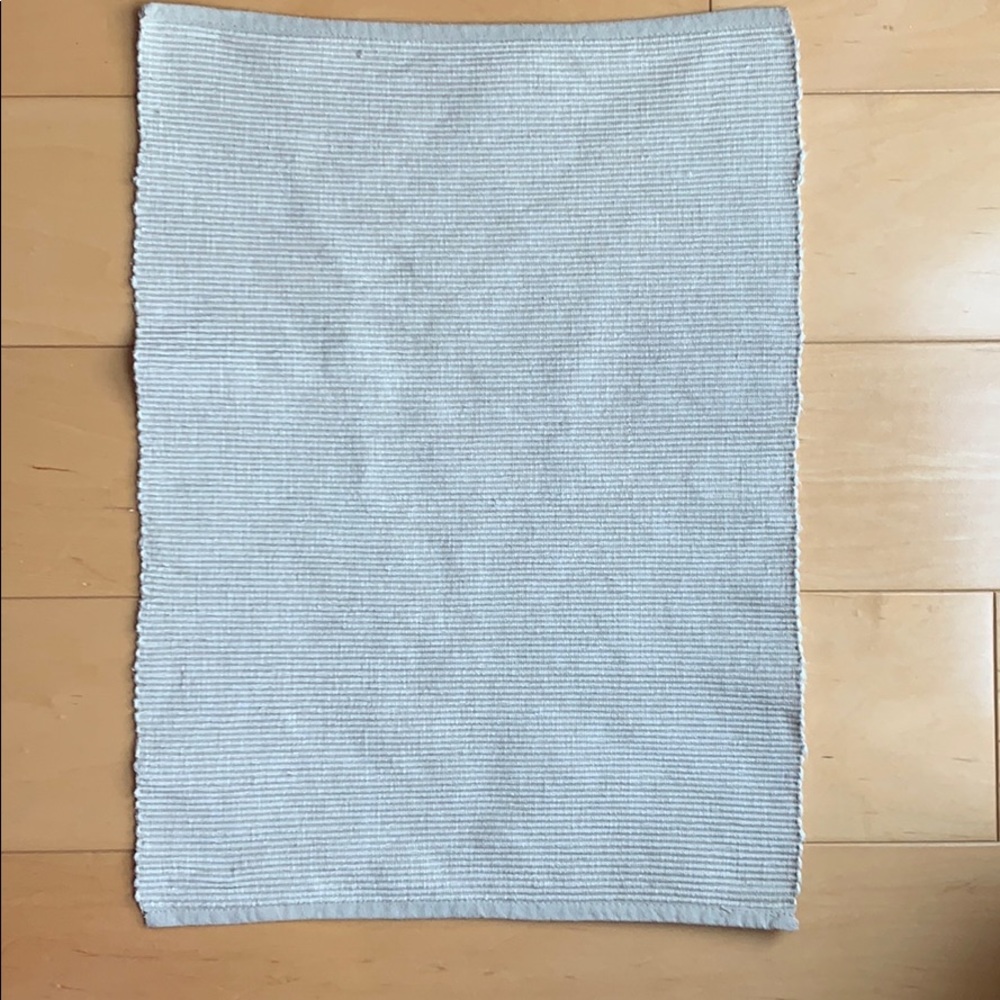 8 classic beige placemats